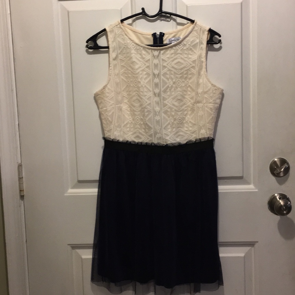 Elegant sleeveless Dress